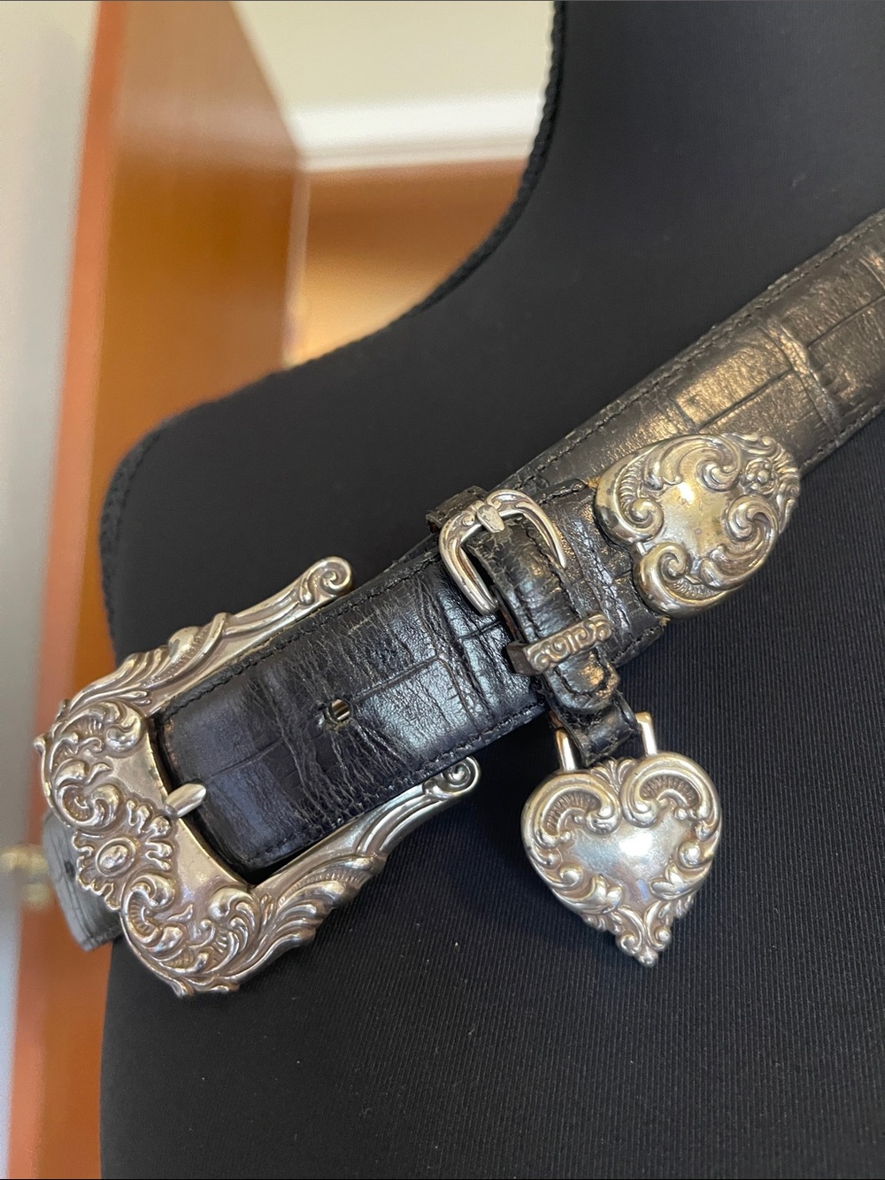 Brighton Western-Inspired Leather Belt with Silver Heart Charm M/30 - Picture 6 of 7